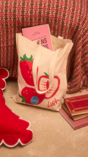 strawberry_fruit_tote_bag_group_lush_2025_16