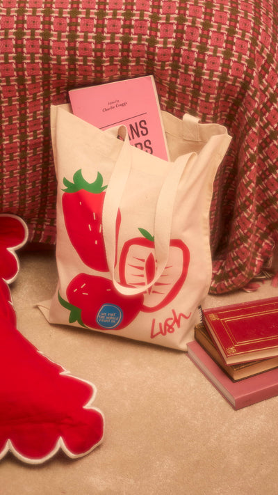 strawberry_fruit_tote_bag_group_lush_2025_16